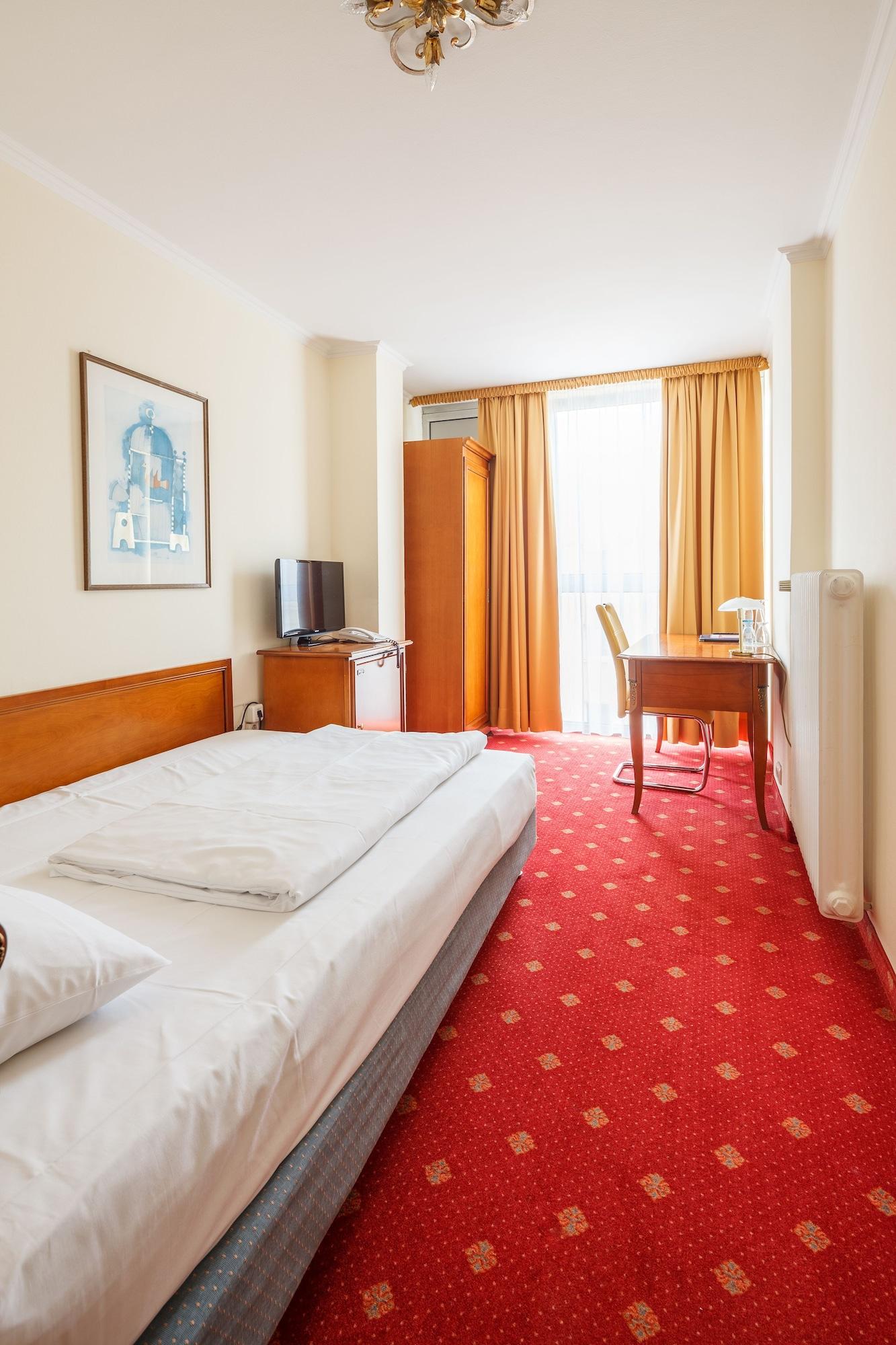 Hotel Aurbacher Hof Gmbh Мюнхен Экстерьер фото